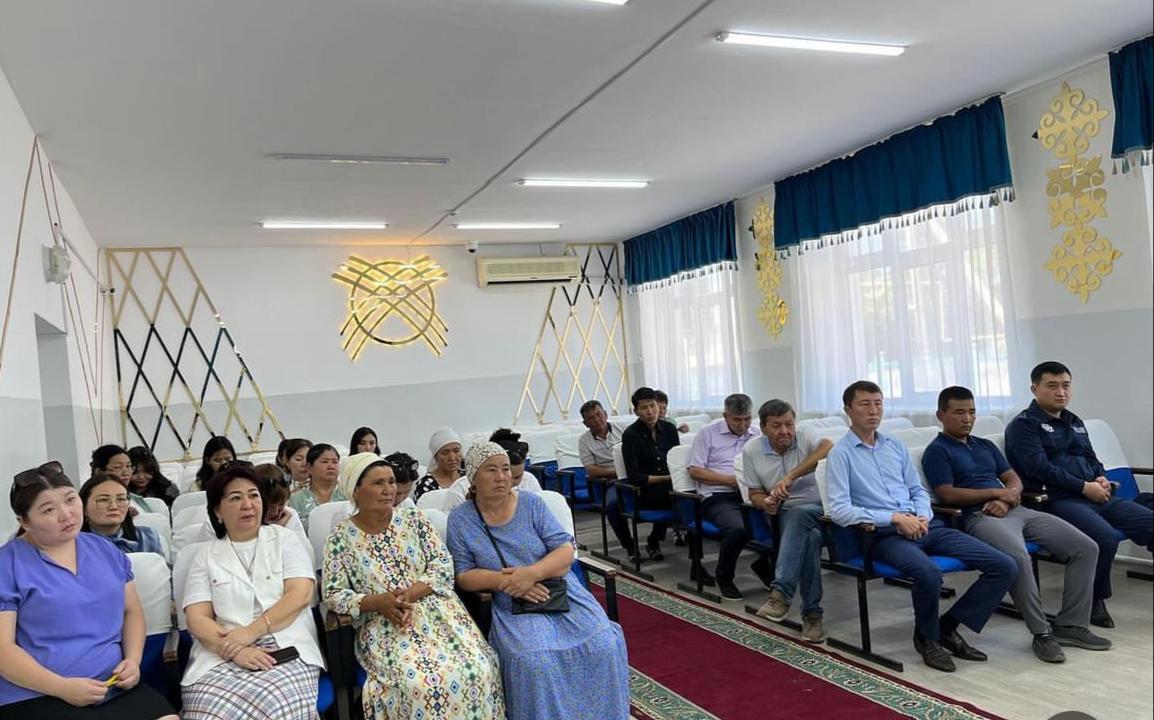 Күрті ауылдық округі әкімі Т.Омаровпен кездесу